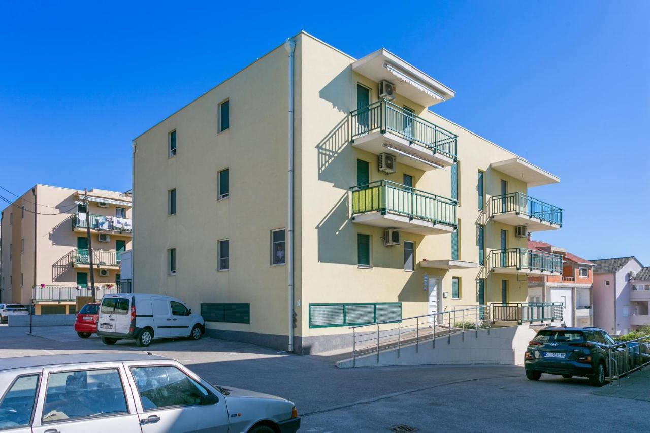 Apartments With A Parking Space Kastel Gomilica, Kastela - 21630 Buitenkant foto