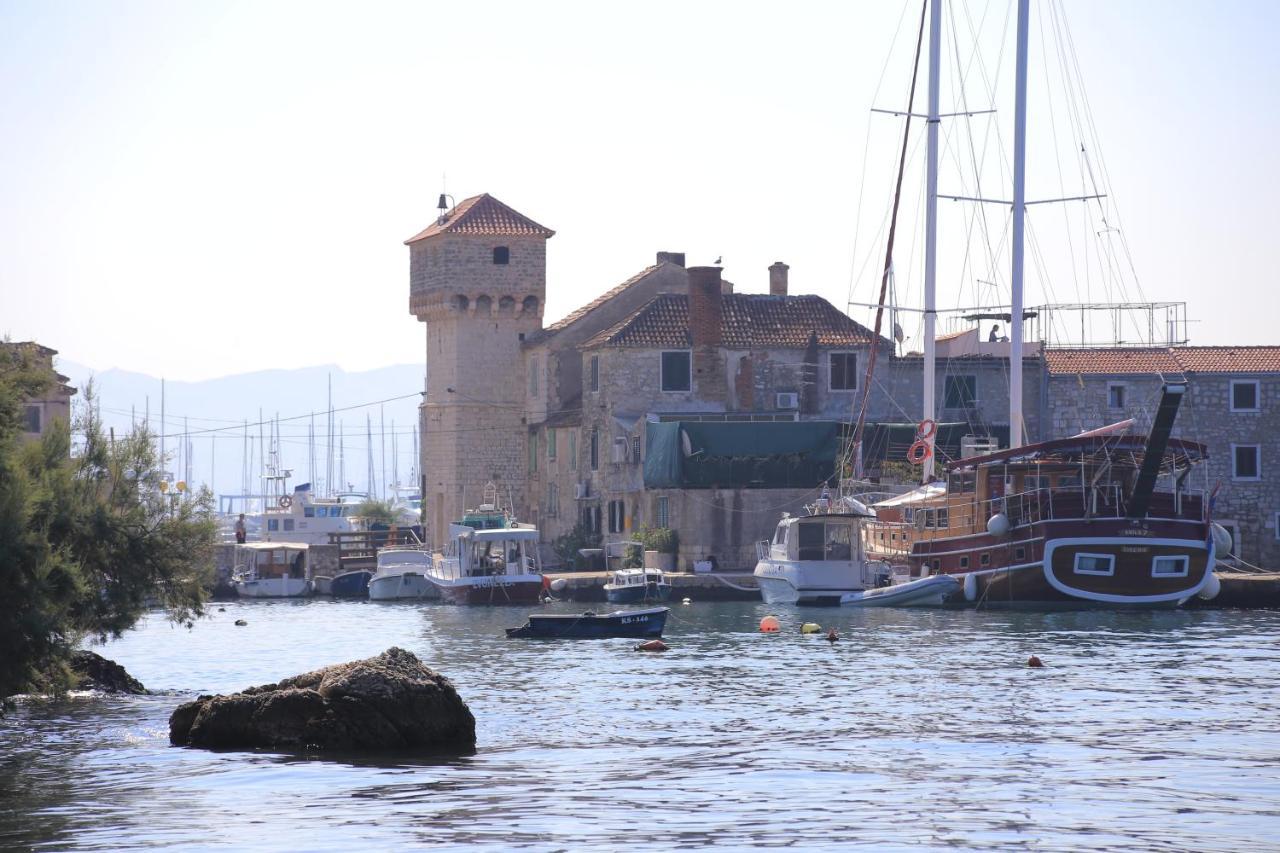 Apartments With A Parking Space Kastel Gomilica, Kastela - 21630 Buitenkant foto